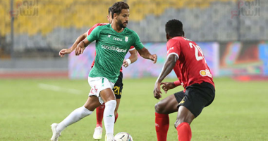 الأهلى يرفض حسم الدورى فى الإسكندرية.. المارد الأحمر يتعادل سلبيا مع الاتحاد ويؤجل التتويج الرسمى بالبطولة.. الشناوى نجم اللقاء بالتصدى لركلة جزاء.. طرد أحمد فتحى بعد نزوله بدقائق.. والتغييرات لم تقدم أى جديد