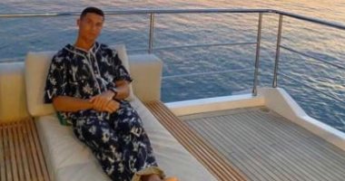 كريستيانو رونالدو يستمتع بغروب الشمس على البحر "صورة"