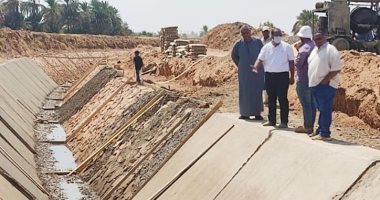 صور.. مشروع قومى وإنجازات ضخمة.. أسوان تواصل تنفيذ المشروع الرئاسى لتأهيل وتبطين الترع ..إستهداف تأهيل 538 كم وجارى تأهيل 41 كيلو بتكلفة 70 مليون جنيه.. وطرح وإسناد 175 كم أخرى بتكلفة 504 مليون جنيه