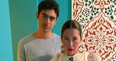 لقاء الخميسى فى أحدث ظهور مع نجلها أدهم.. نفس الملامح
