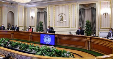 رئيس الوزراء يكلف المحافظين بزيادة عدد الموظفين وساعات العمل لاستقبال طلبات التصالح لاستيعاب المتقدمين.. وتنفيذ 3 فروع لجامعة الملك سلمان بالمحافظات.. وإعداد خطة لتسويق منتجات سانت كاترين وتطوير كورنيش الطور