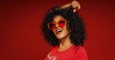 سميرة سعيد فى فوتوسيشن جديد "أحمر × أحمر" مستوحى من كليب "قط وفار"