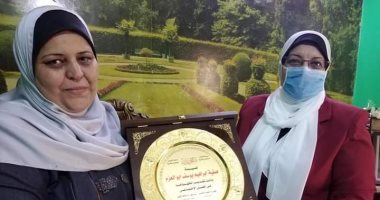 وزارة التضامن بالغربية تكرم سيدة القطار بمنزلها فى المحلة "صور"