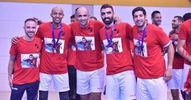 تى شيرتات واحتفالات تصل بحملة دعم مؤمن زكريا للعالمية