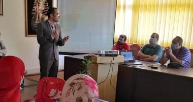 ورش عمل عن تصميم وتحميل المقررات الدراسية إلكترونيًا بـ "كليات جامعة المنيا"