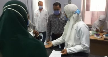 حميات الأقصر تجري تحاليل PCR لحالات كورونا والمسافرين ومرضى فيروس بى.. صور