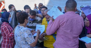 تلقى طلبات التصالح منذ 8 صباحا وحتى أوقات متأخرة من الليل بالإسكندرية.. صور