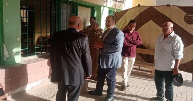 تجهيز مدرسة أحمد عرابى بالبدرشين لاستقبال طلبات التصالح مخالفات البناء.. صور