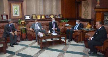 محافظ المنيا يستقبل وفدا من هيئة النيابة الإدارية لمناقشة سبل تفعيل التعاون