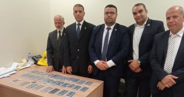 جمارك مطار القاهرة تضبط محاولة تهريب كمية من الهواتف المحمولة.. صور
