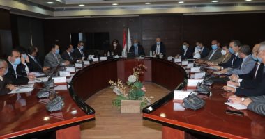 وزيرا النقل والتخطيط يبحثان توطين صناعة القطارات بمنطقة شرق بورسعيد