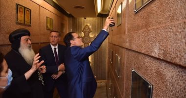 الأنبا بولا يشرح لوفد سفراء أوروبى معالم كاتدرائية شهداء طنطا.. صور