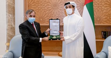 رئيس باكستان يقلد الشيخ منصور بن زايد آل نهيان "وسام هلال باكستان"