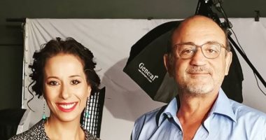 السعادة بتفط من وشى.. دنيا ماهر تنشر صورة من كواليس تصوير "النمس والإنس"