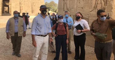 صور.. سفير واشنطن بالقاهرة يزور معابد الكرنك ويلتقط صورة تذكارية داخله
