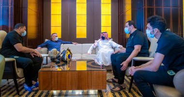 التعاون السعودى يستقبل كارتيرون بالورود فى قطر.. صور