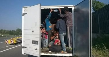 النمسا تعتقل سائق شاحنة تحمل 38 مهاجرا من سوريا والعراق 