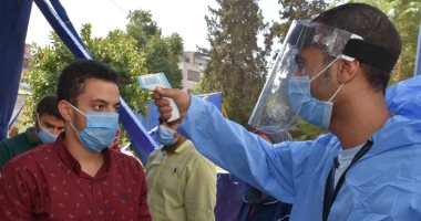 مستشفى الطلبة بالجيزة تستقبل طلاب جامعة القاهرة الجدد لإجراء الكشف الطبى.. صور