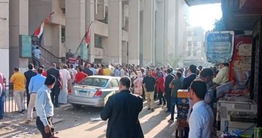زحام شديد لمرشحى النواب داخل مقر اللجنة العامة للانتخابات بالغربية