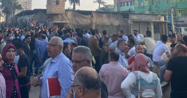 زحام شديد أمام محكمة المنصورة الابتدائية لتقديم أوراق مرشحى مجلس النواب