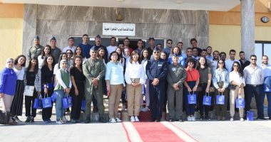 "الهجرة" تنظم لشباب المصريين الدارسين بالخارج زيارة قاعدة جوية
