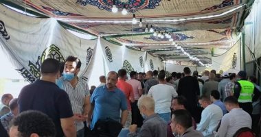تزاحم المرشحين لمجلس النواب بالبحيرة داخل محكمة دمنهور لتقديم أوراقهم
