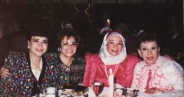 شاهد شادية فى صورة نادرة مع سناء جميل وآمال فهمى وسناء منصور