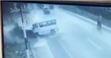 فيديو للحظة اصطدام سيارتين على الطريق السريع بين "ههيا - الزقازيق"