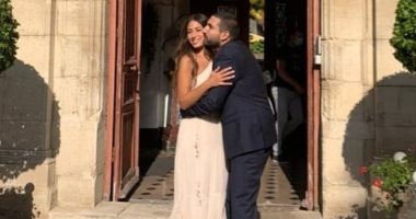إليسا أول المهنئين لهبة طوجى بعد زواجها فى باريس.. صور
