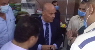 سكرتير محافظة سوهاج يتابع تلقى طلبات التصالح فى مخالفات البناء بالمنشأة 