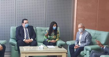 محافظ الأقصر يستقبل وزيرة التعاون الدولى لمتابعة مشروعات التغيرات المناخية