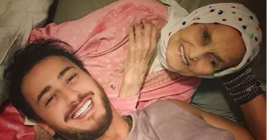 سعد لمجرد برفقة جدته فى صورة عائلية: فرحت قد الدنيا لما شوفتك