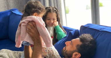 أبو البنات .. مشاهد تبرز الوجه الآخر فى حياة محمد صلاح "صور" 