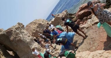 حملات لتنظيف الشواطئ فى دهب احتفالا باليوم العالمى للنظافة.. صور