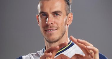 جاريث بيل يضع شعار توتنهام داخل "قلب" في أول صورة له بعد انضمامه للدوري الإنجليزي