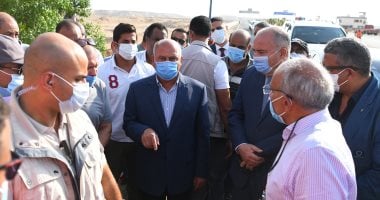 وزير النقل ومحافظ قنا يشهدان بدء تنفيذ ازدواج طريق " الأقصر - قنا "