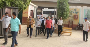 محافظة الجيزة تكذب قناة الجزيرة: تسجيل طلبات التصالح بمخالفات البناء على قاعدة بيانات أولاً بأول.. والأحياء تسلم تقارير يومية مفصلة للمحافظ بالطلبات المقدمة.. و10 مدارس تتلقى الطلبات لتخفيف الزحام.. صور