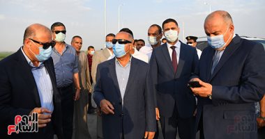 وزير النقل ومحافظ قنا يتابعان معدلات تنفيذ محور الشهيد باسم فكرى على النيل