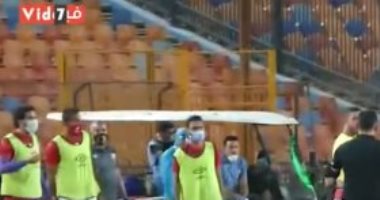 شاهد.. بدلاء الأهلى يعترضون على حكم لقاء المقاصة