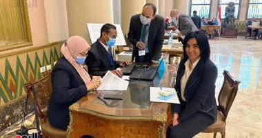 أعضاء مجلس الشيوخ يستخرجون بطاقات العضوية
