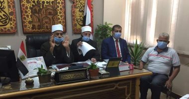 رئيس المنطقة الأزهرية بالإسكندرية يعقد اجتماعا مع مديرة المراحل التعليمية
