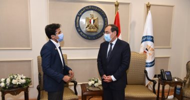 وزير البترول يكرم الأول على الجمهورية بالثانوية العامة بمدارس المتفوقين 
