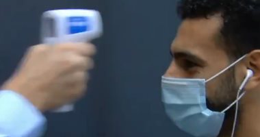 محمد صلاح يخضع لاختبار الاجراءات الاحترازية قبل دخول ملعب تشيلسي.. فيديو