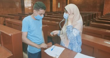 رئيس جامعة بنى سويف يعلن بدء الكشف الطبى على الطلاب الجدد بـ7 كليات.. صور