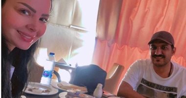 ديانا كرازون مع زوجها معاذ العمرى فى أول صور شهر العسل