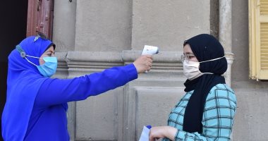 صور.. توقيع الكشف الطبى على 600 طالب من المستجدين بجامعة بنى سويف