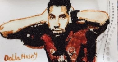 داليا بترسم المشاهير بالأكل بدل الفرشاة والألوان.. شيكولاتة ولب وتتبيلة 