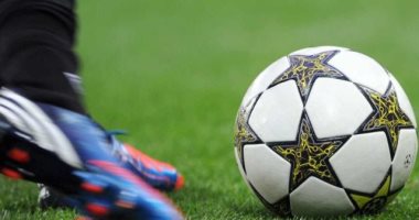 المجد أو الدمار.. "اللاعب" كما رآه مؤلف كتاب "كرة القدم بين الظل والشمس"