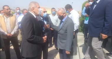 إبراهيم محلب ومحسن صلاح فى جنازة والدة نائب رئيس المقاولون.. صور