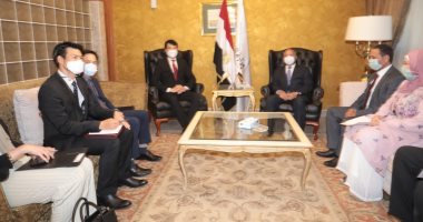 وزير النقل يبحث مع سفير كوريا توريد قطارات جديدة لخطى المترو الثانى والثالث